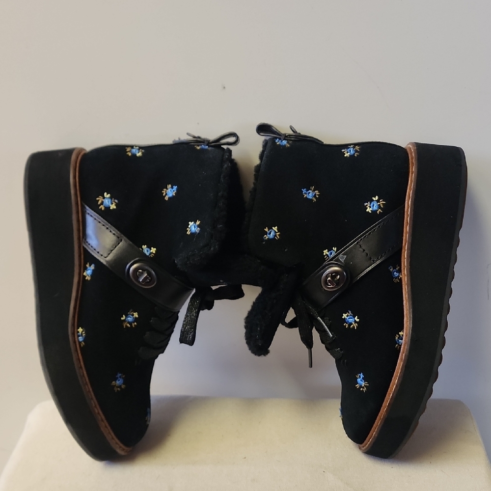 Coach City Hiker Black Floral Embroidered Women's Boots. - Picture 5 of 14